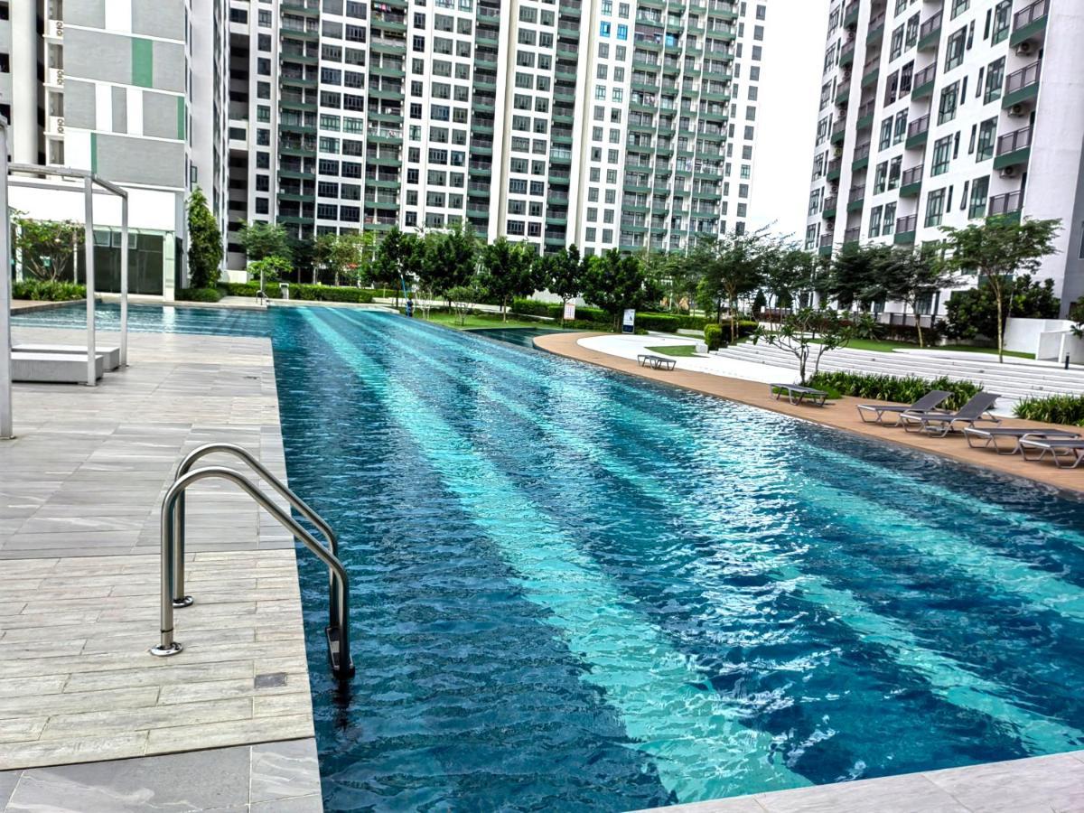 8Scape Residences Batman Vs Ironman@Lsy Home & Leisure ยะโฮร์บาห์รู ภายนอก รูปภาพ