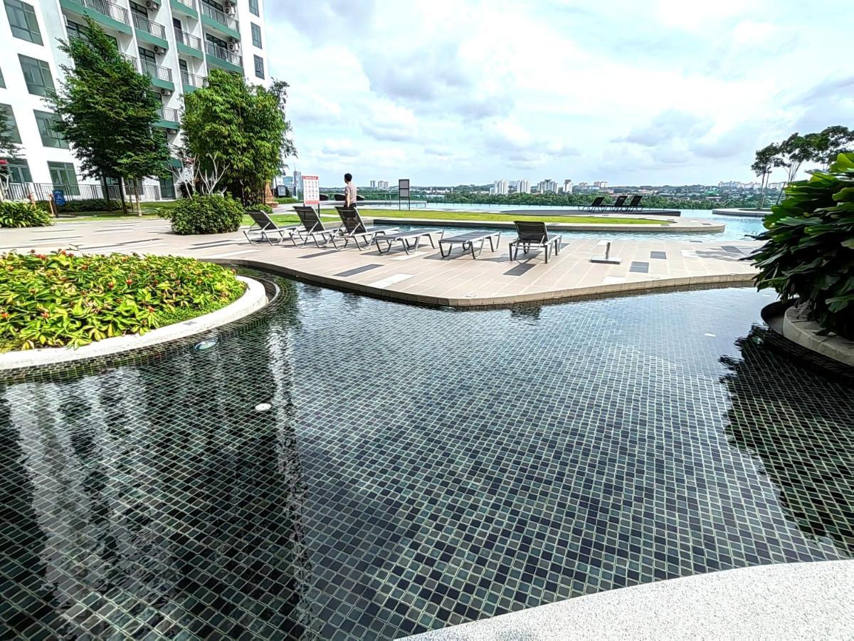 8Scape Residences Batman Vs Ironman@Lsy Home & Leisure ยะโฮร์บาห์รู ภายนอก รูปภาพ