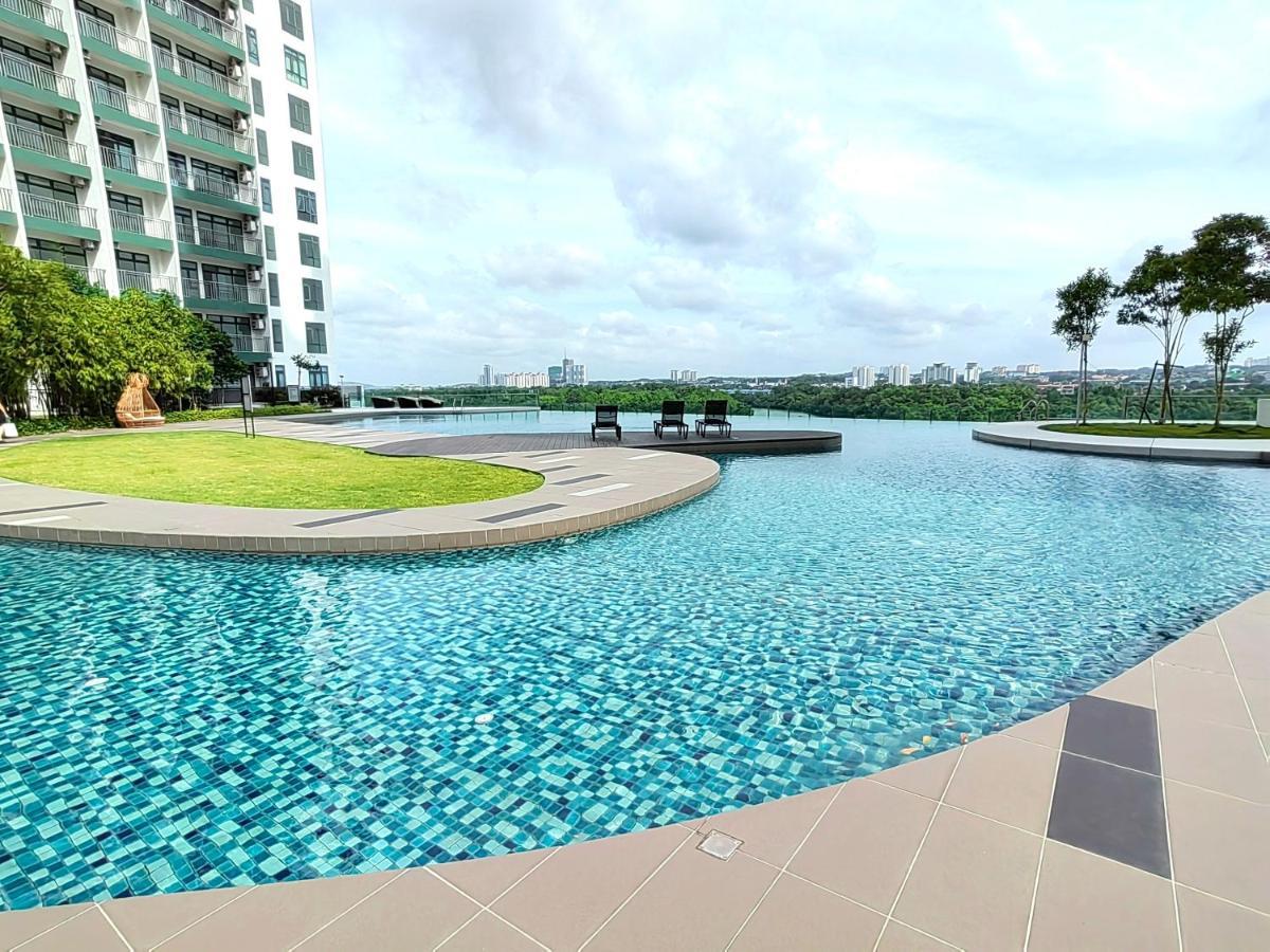 8Scape Residences Batman Vs Ironman@Lsy Home & Leisure ยะโฮร์บาห์รู ภายนอก รูปภาพ